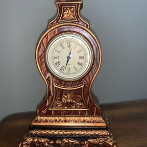 Foot tall clock, bought $100, no scratches dents, accent piece bookshelf decor